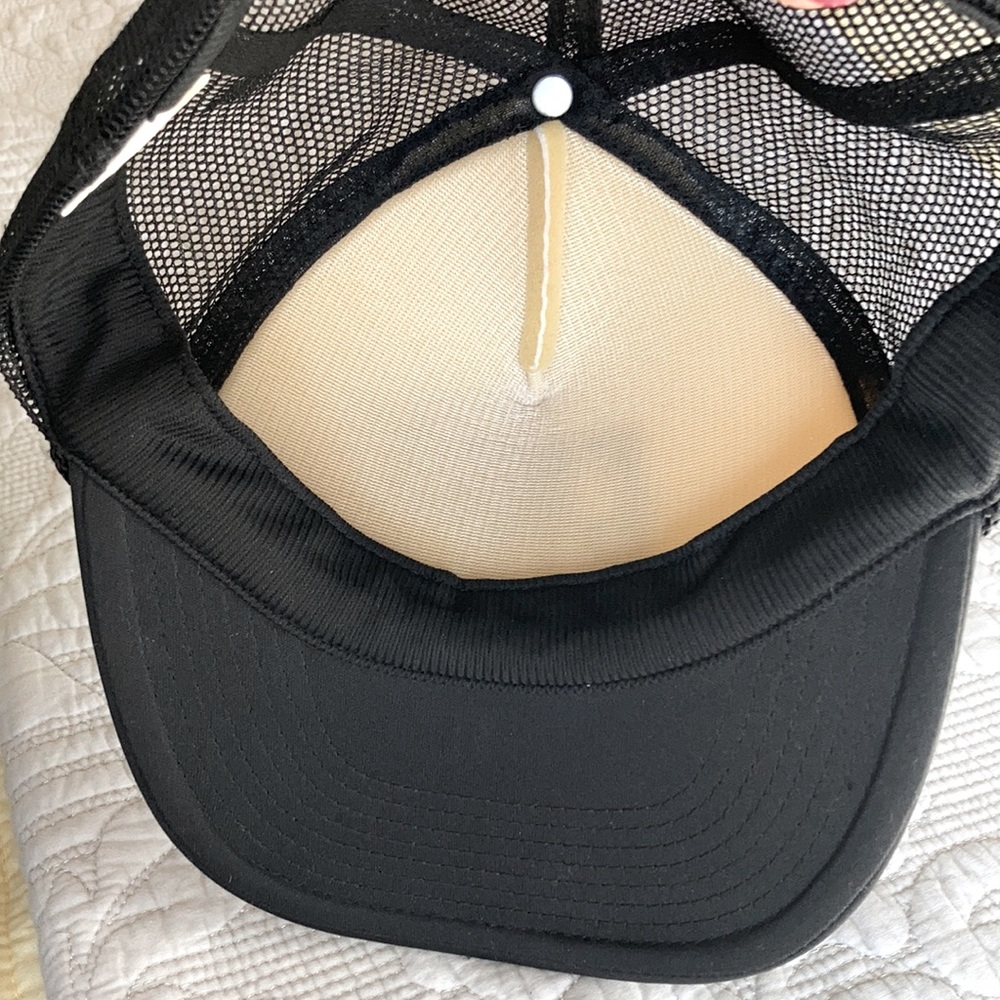 Free Hugs Hat - Picture 2 of 5